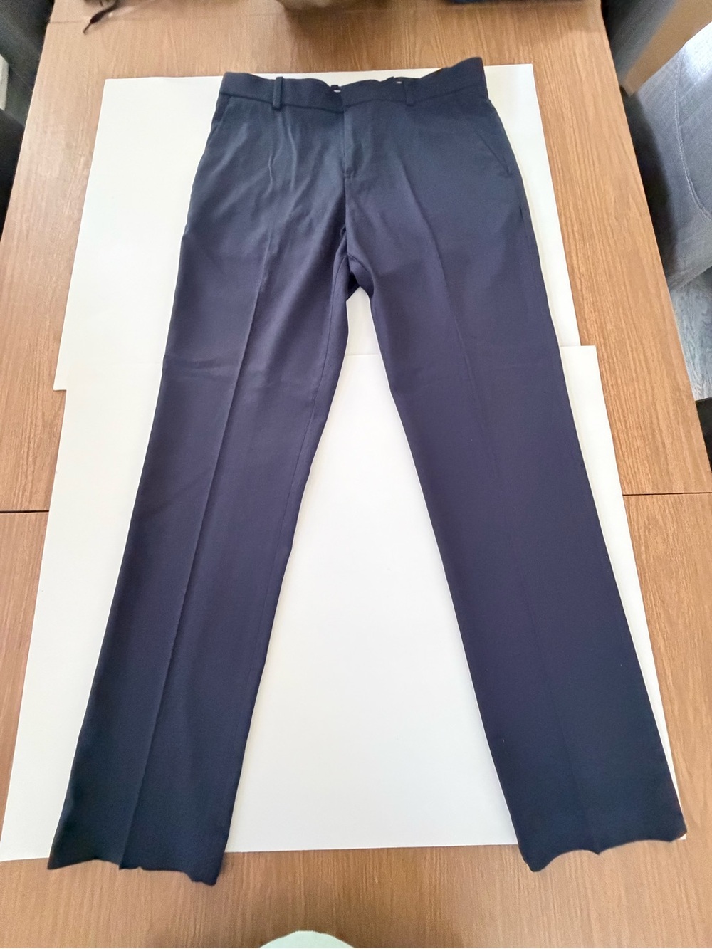 Perry Ellis Men's Navy flat front Dress Pants. 32x32 slim fit